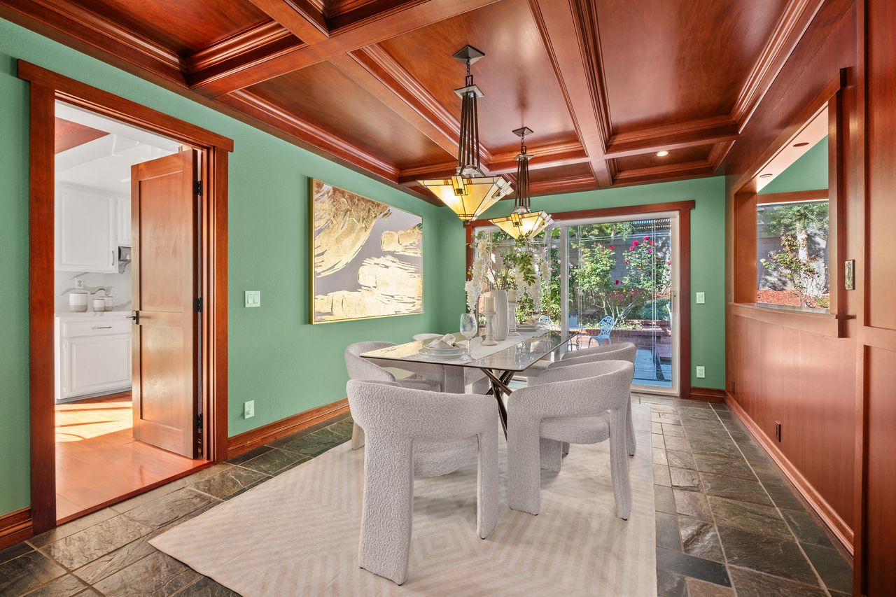 9 Aberdeen in Northwood Irvine SOLD! 18 11 11774128 179938 179938 EI 111