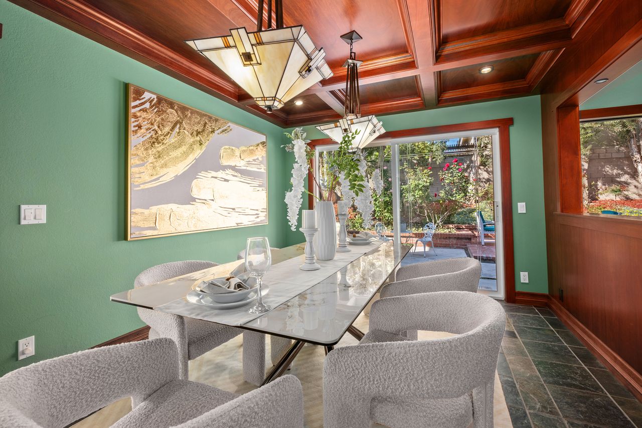 9 Aberdeen in Northwood Irvine SOLD! 19 12 11774129 179938 179938 EI 112