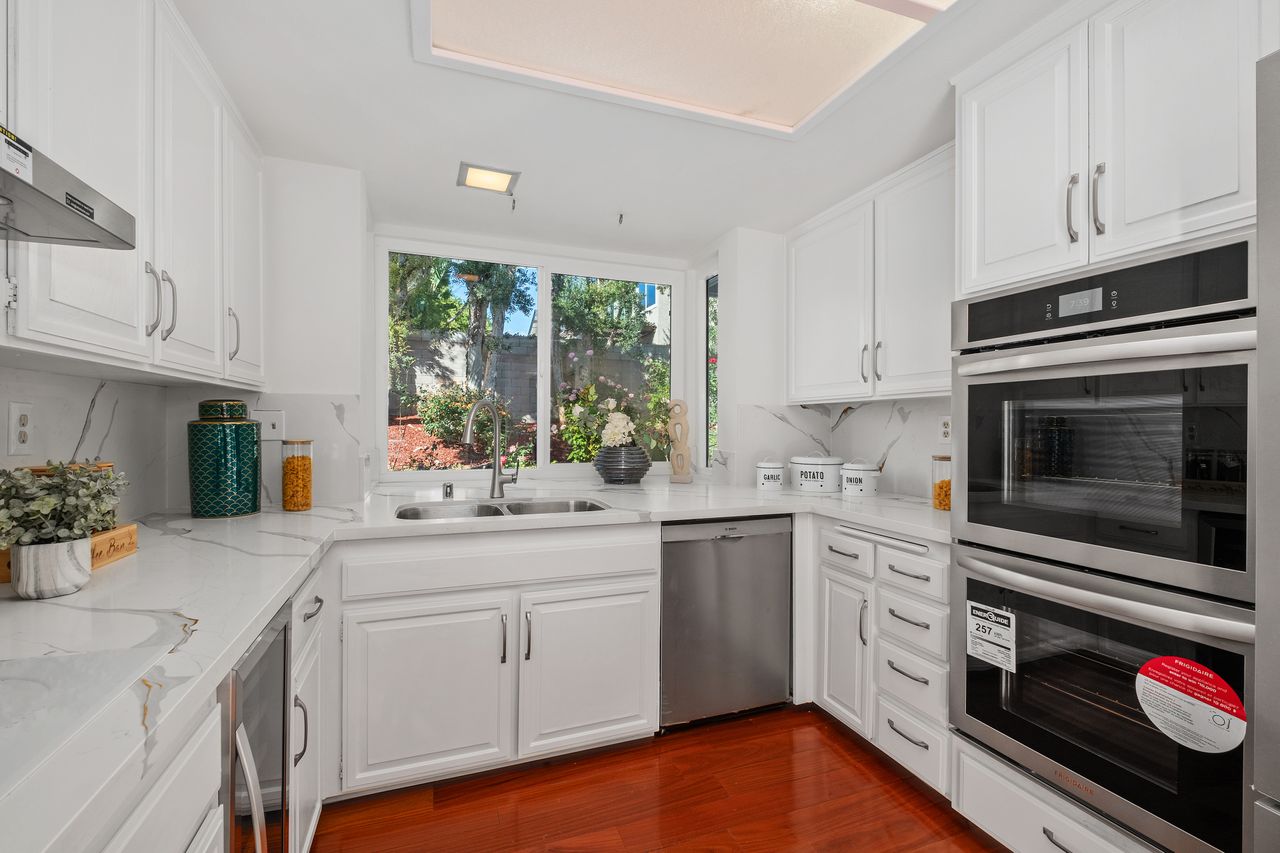 9 Aberdeen in Northwood Irvine SOLD! 23 16 11774133 179938 179938 EI 116