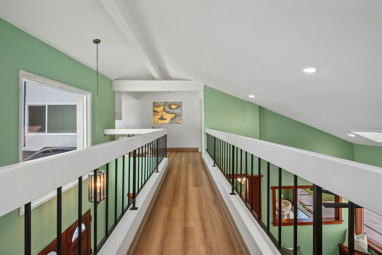 9 Aberdeen in Northwood Irvine SOLD! 32 25 11774142 179938 179938 EI 125