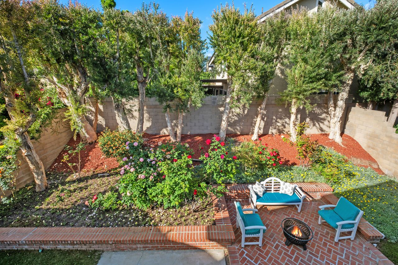 9 Aberdeen in Northwood Irvine SOLD! 43 36 11774153 179938 179938 EI 136