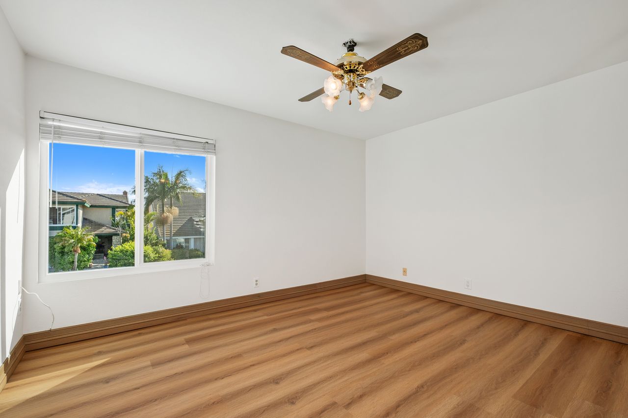 9 Aberdeen in Northwood Irvine SOLD! 44 37 11774154 179938 179938 EI 137