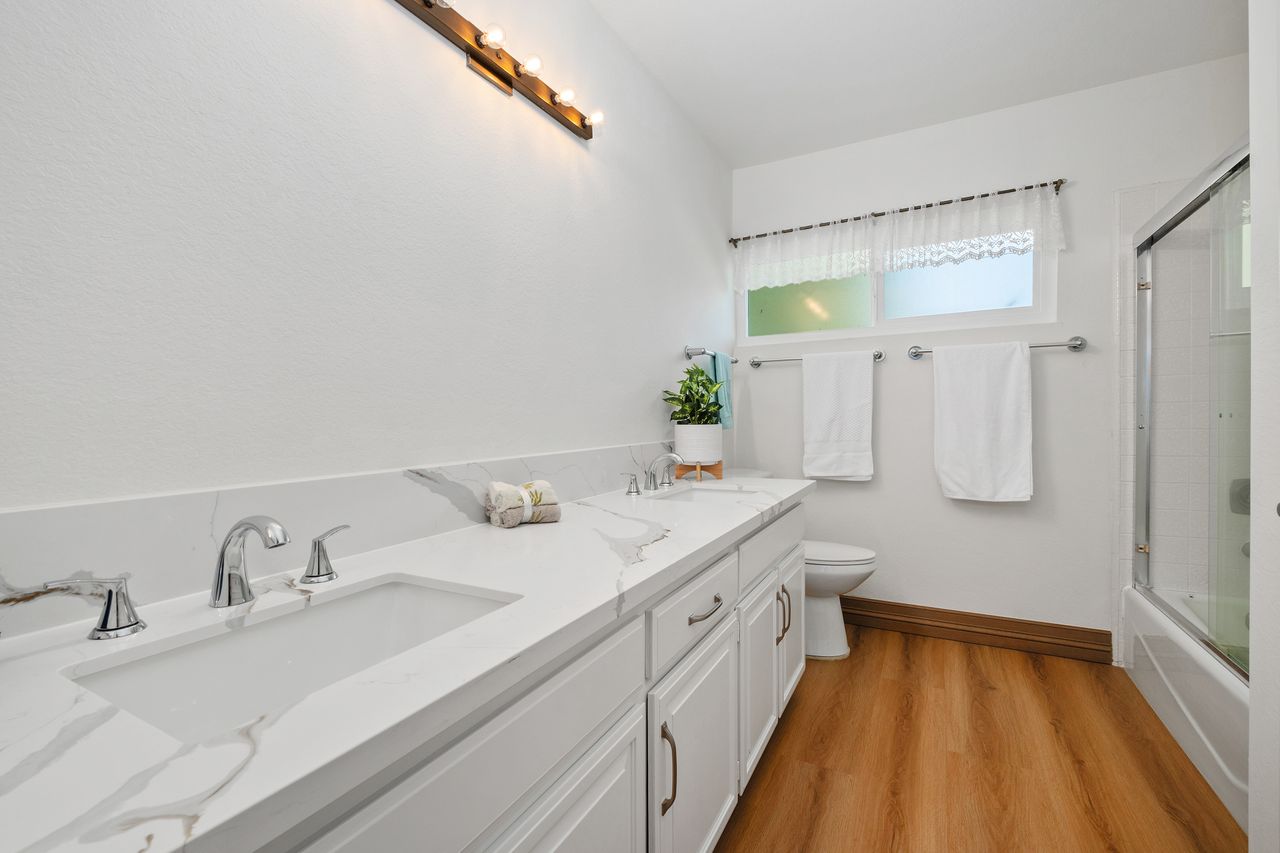 9 Aberdeen in Northwood Irvine SOLD! 46 39 11774156 179938 179938 EI 139