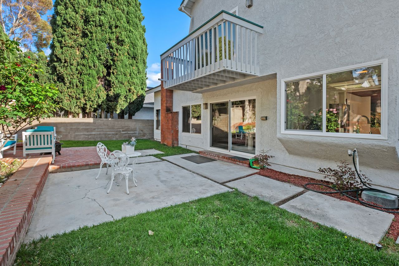 9 Aberdeen in Northwood Irvine SOLD! 49 42 11774159 179938 179938 EI 142