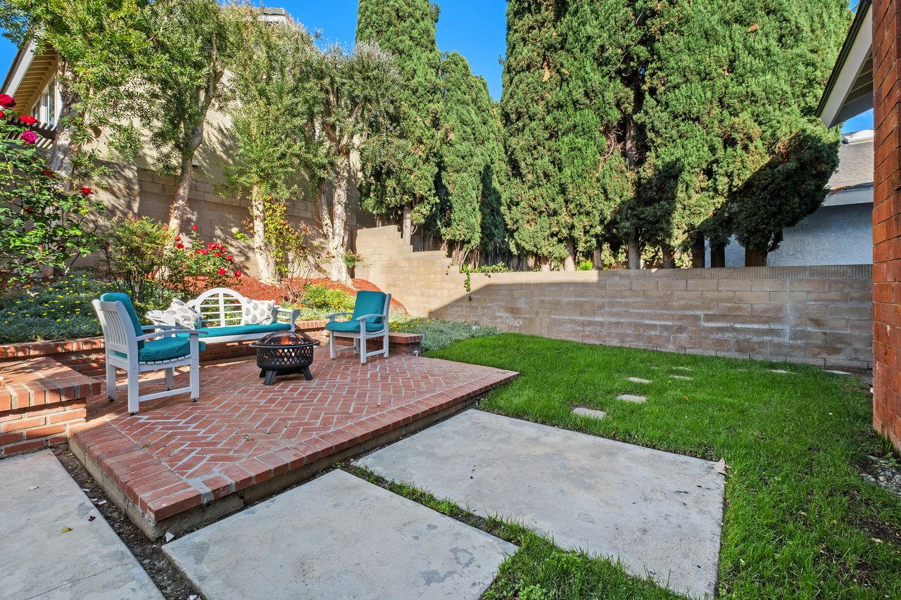9 Aberdeen in Northwood Irvine SOLD! 5 44 11774161 179938 179938 EI 144