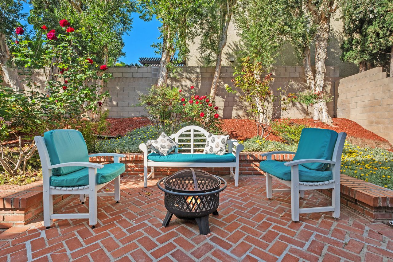 9 Aberdeen in Northwood Irvine SOLD! 8 47 11774164 179938 179938 EI 147