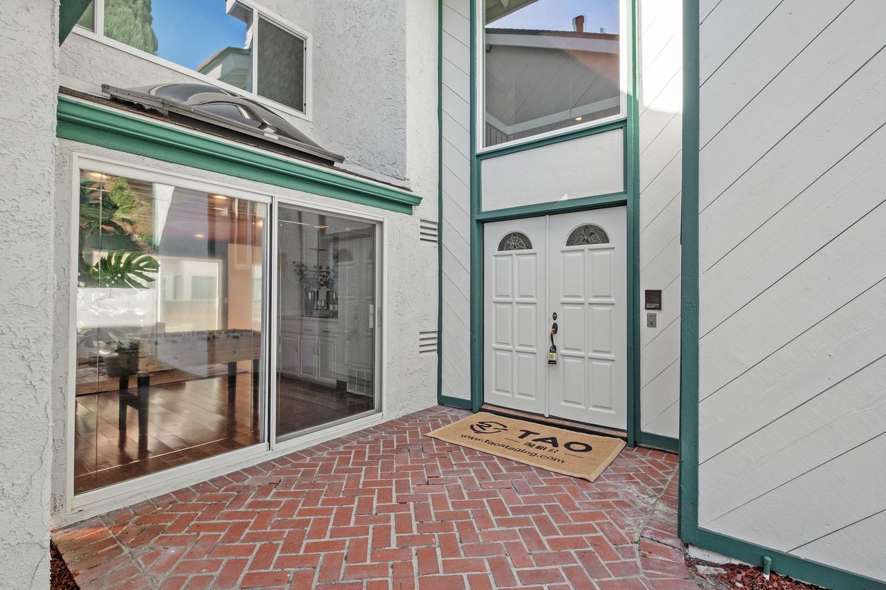 9 Aberdeen in Northwood Irvine SOLD! 11 4 11774121 179938 179938 EI 104