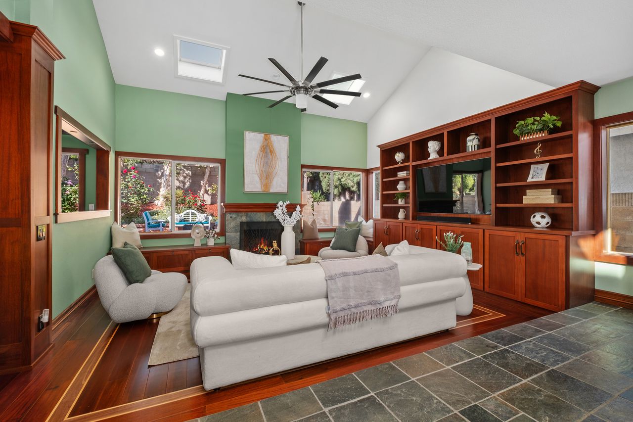 9 Aberdeen in Northwood Irvine SOLD! 13 6 11774123 179938 179938 EI 106
