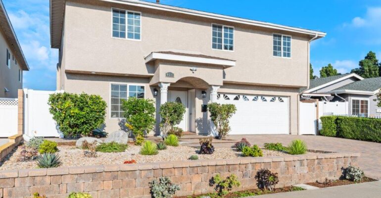 4511 Charleville, Irvine