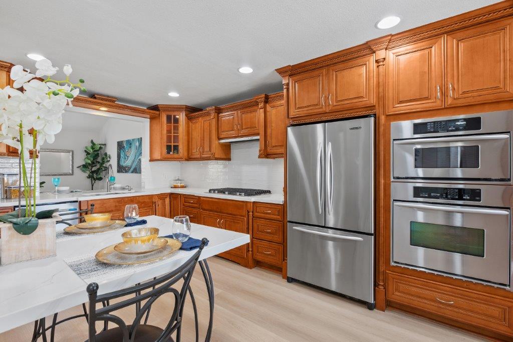 31 Columbus Irvine photo 6