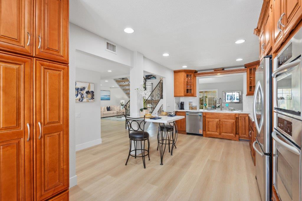 31 Columbus Irvine photo 7